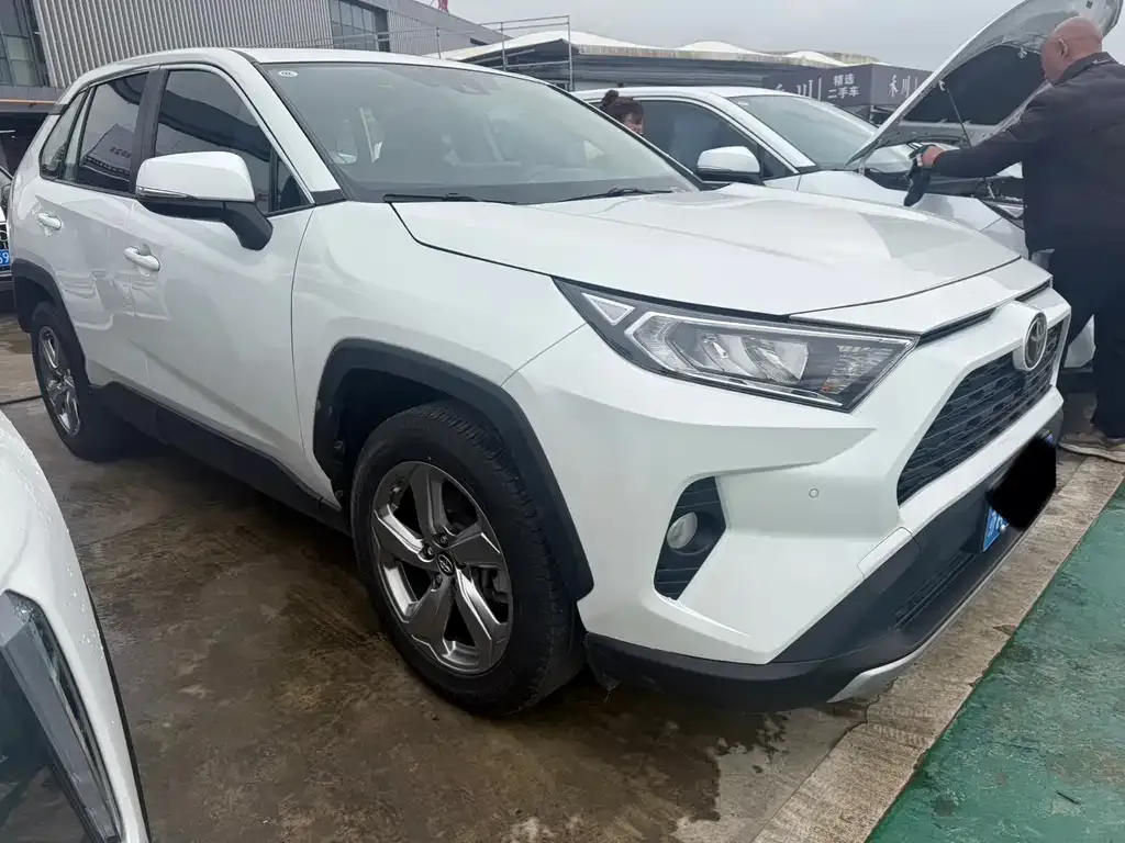 Toyota RAV4 — фото 6