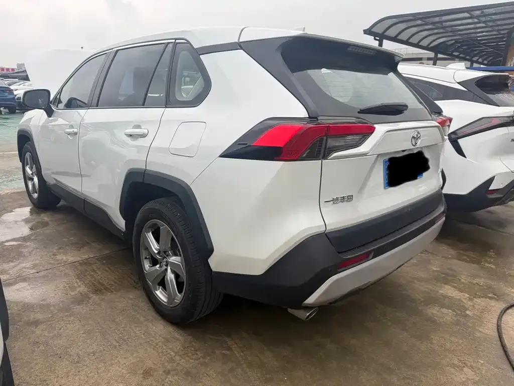 Toyota RAV4 — фото 4