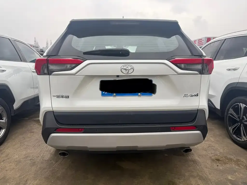 Toyota RAV4 — фото 2