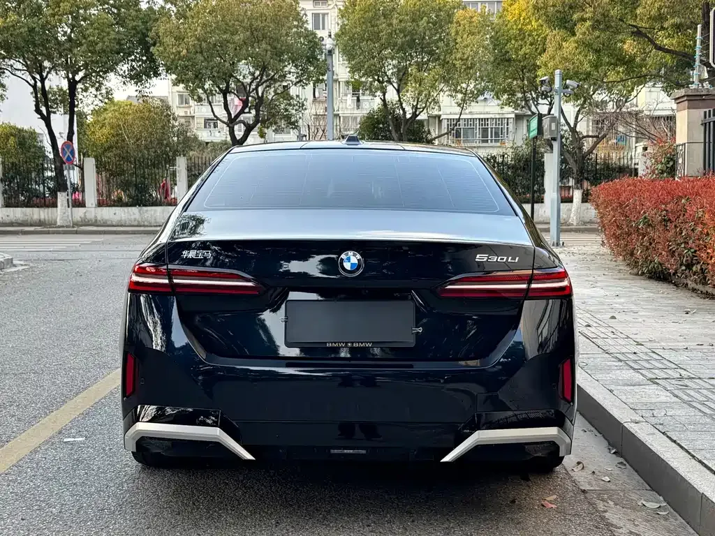 BMW 5 Series — фото 10