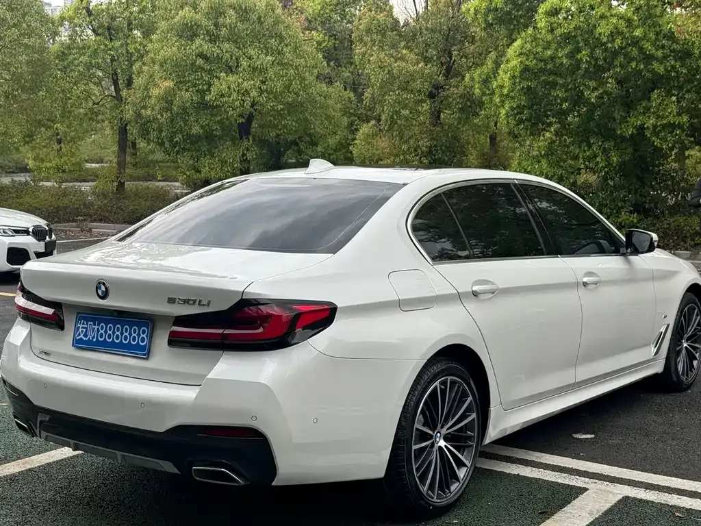 BMW 5 Series — фото 10
