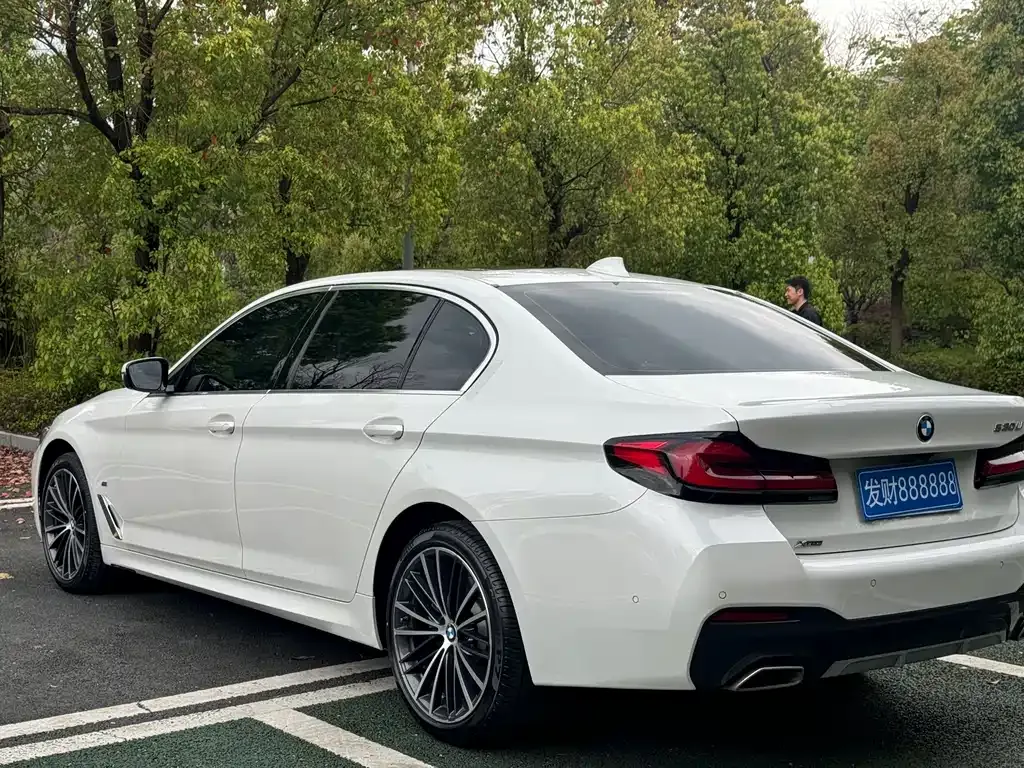 BMW 5 Series — фото 4