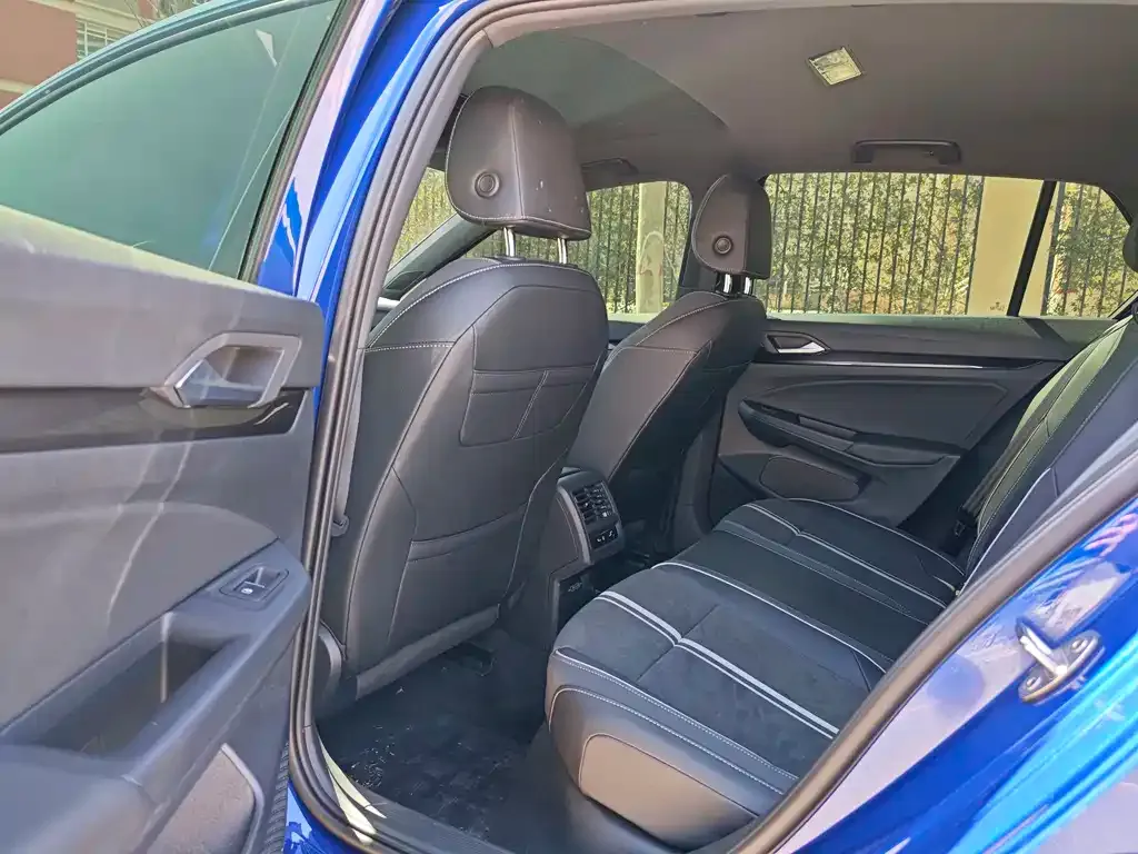 Volkswagen Golf 2021 из CN, фото 3