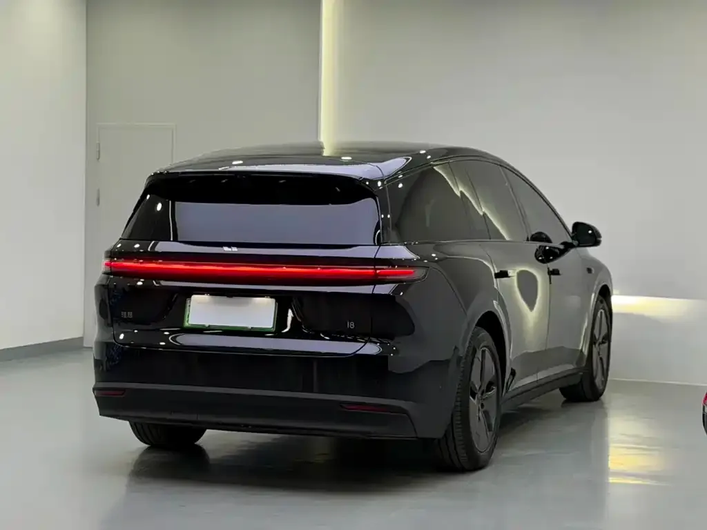 Li Auto i8 — фото 9