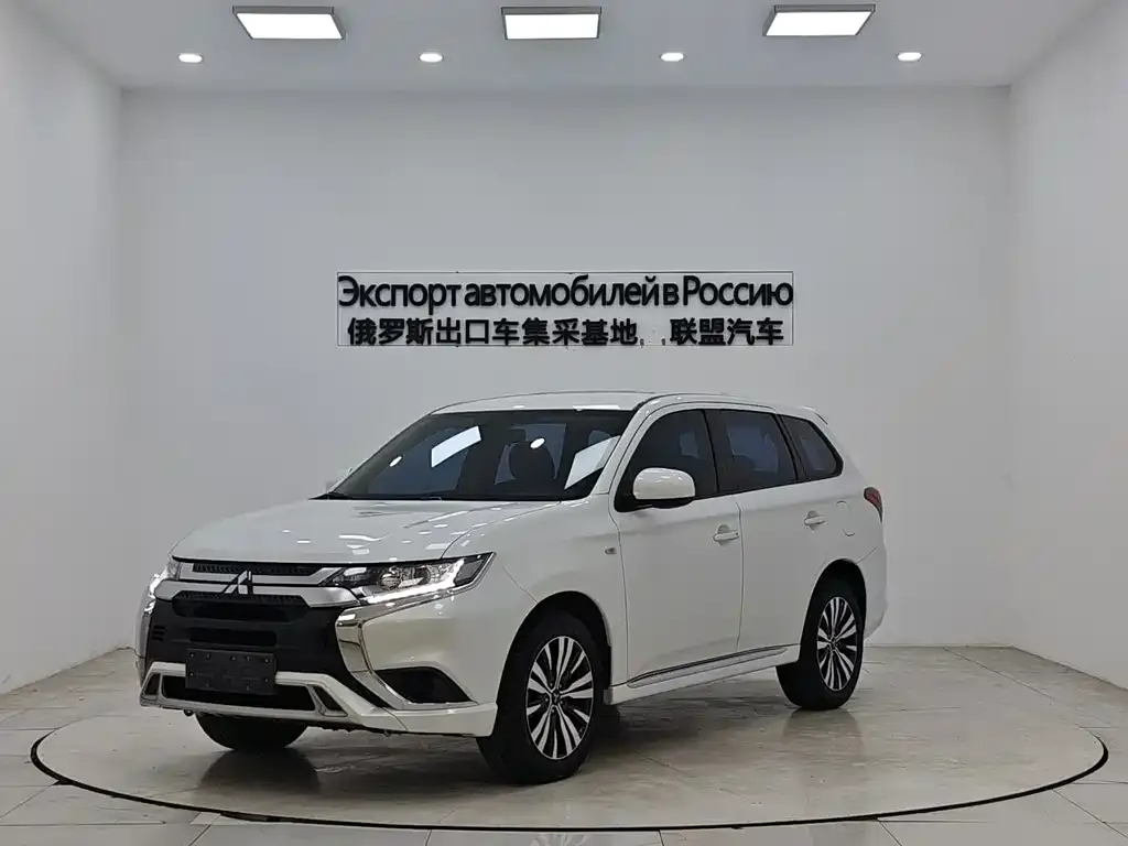 Mitsubishi Outlander 2023 из CN, фото 1