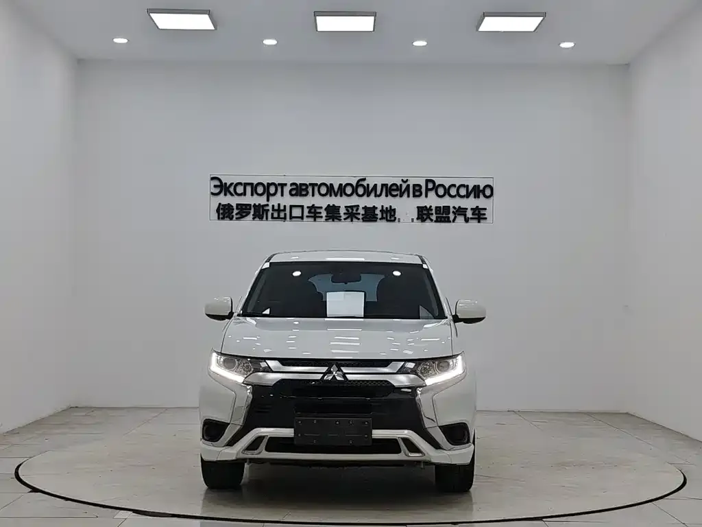 Mitsubishi Outlander 2023 из CN, фото 2