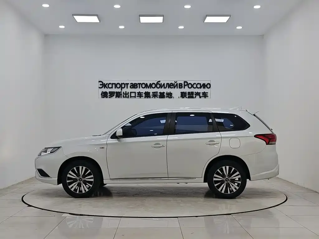 Mitsubishi Outlander 2023 из CN, фото 4
