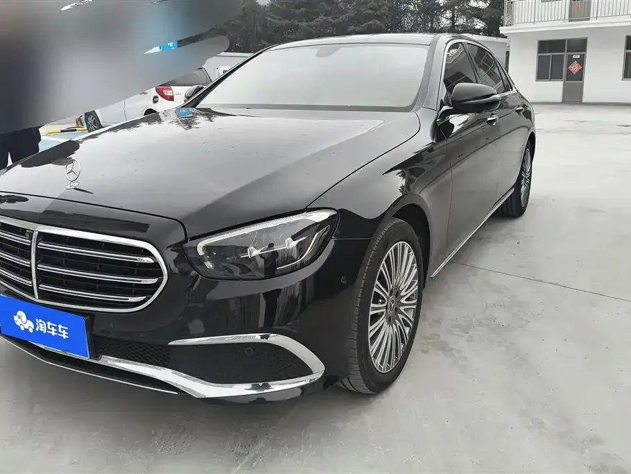 Mercedes-Benz E-Class — фото 1