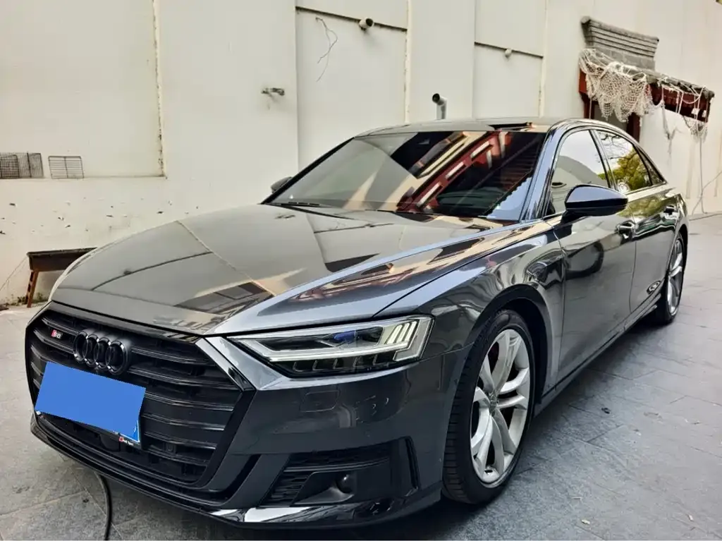 Audi S8
