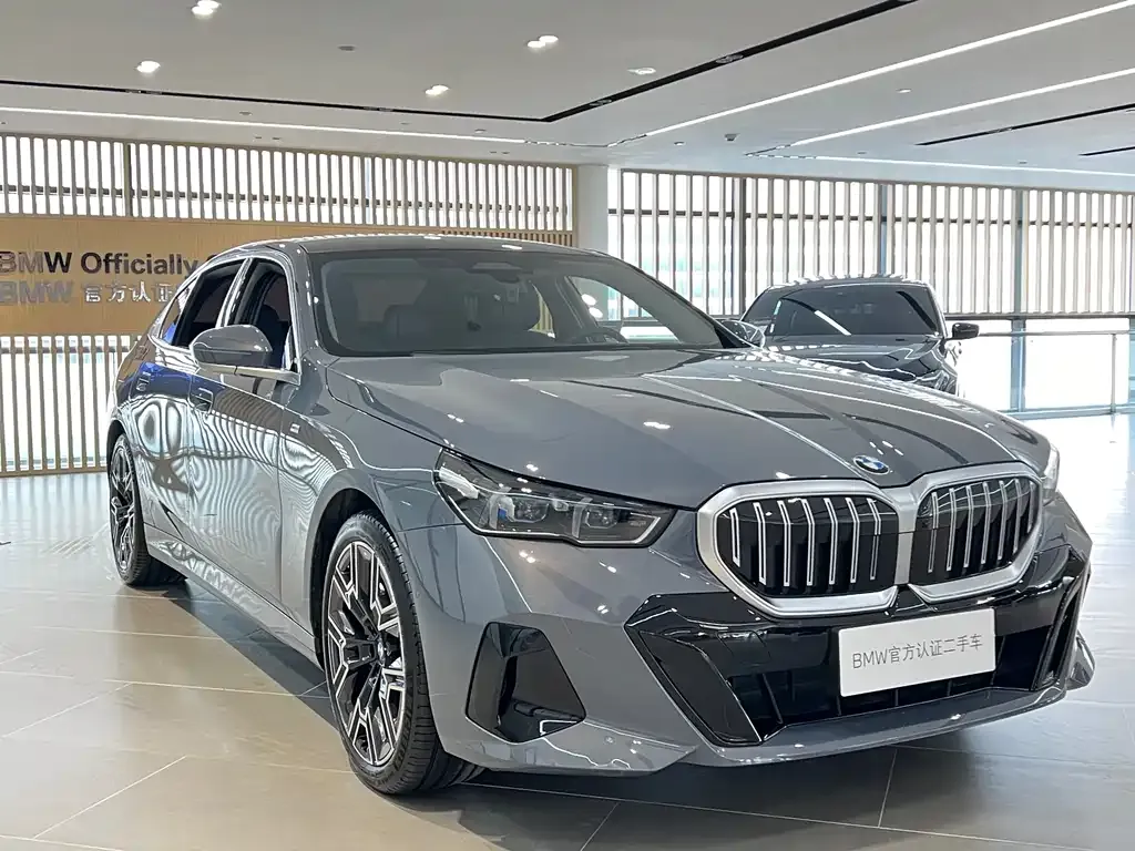 BMW 5 Series — фото 10
