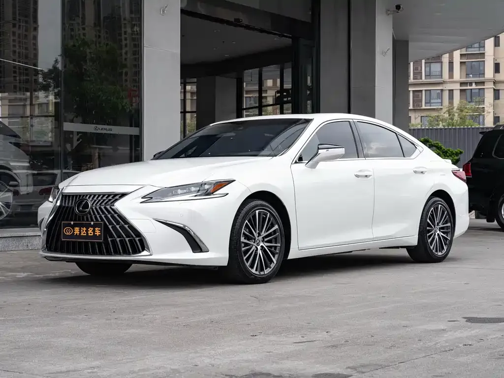 Lexus ES — фото 1