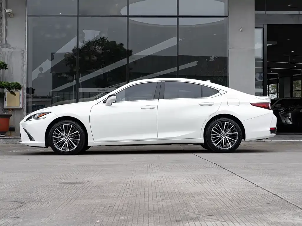 Lexus ES — фото 10