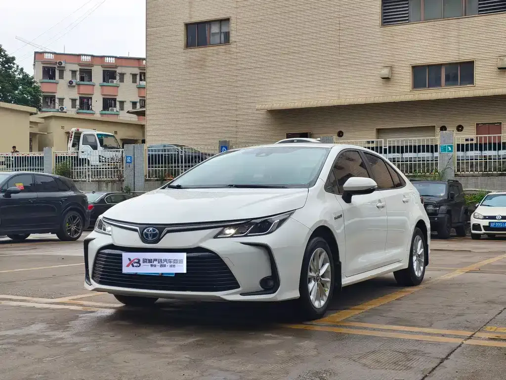 Toyota Corolla — фото 1