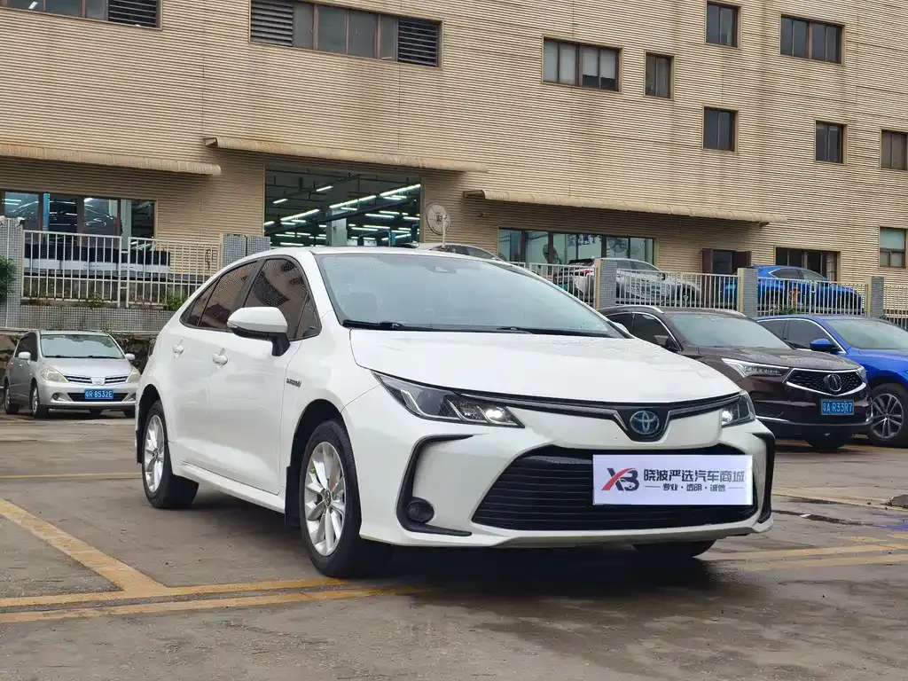 Toyota Corolla — фото 10