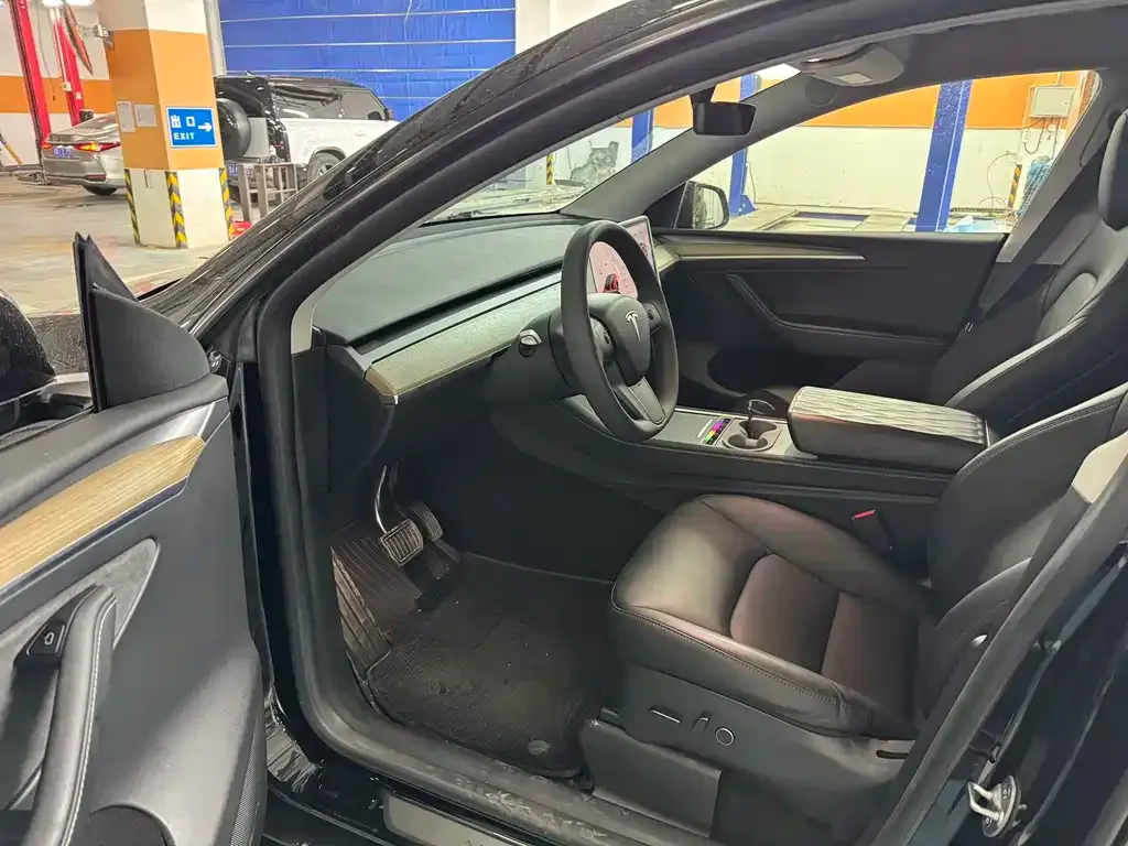 Tesla Model Y 2023 из CN, фото 8