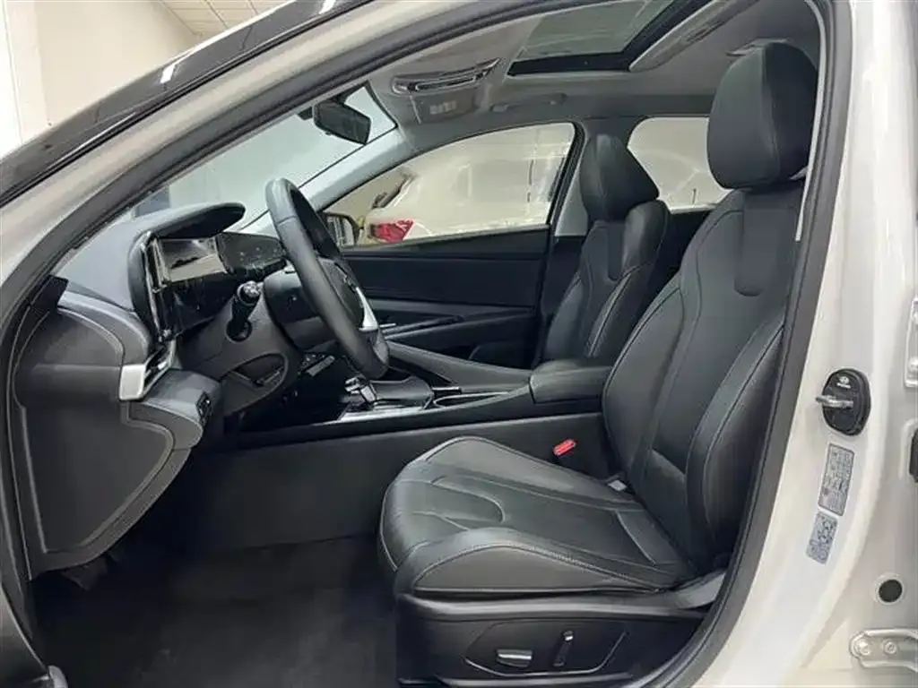 Hyundai Elantra 2022 из CN, фото 9