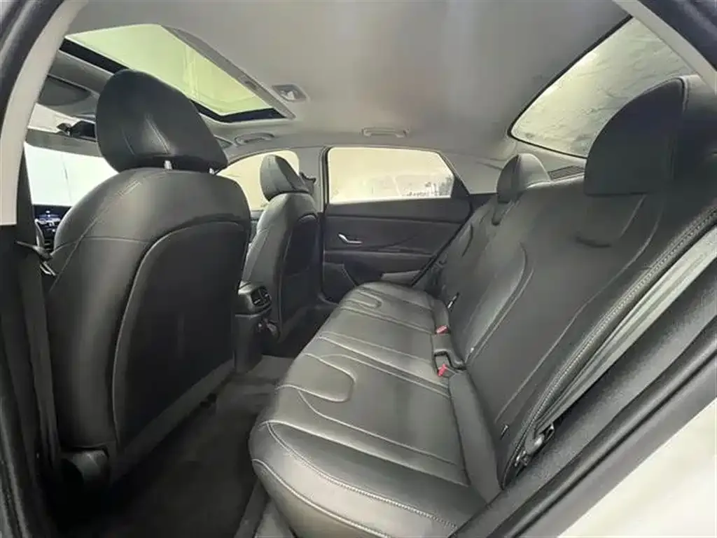 Hyundai Elantra 2022 из CN, фото 8
