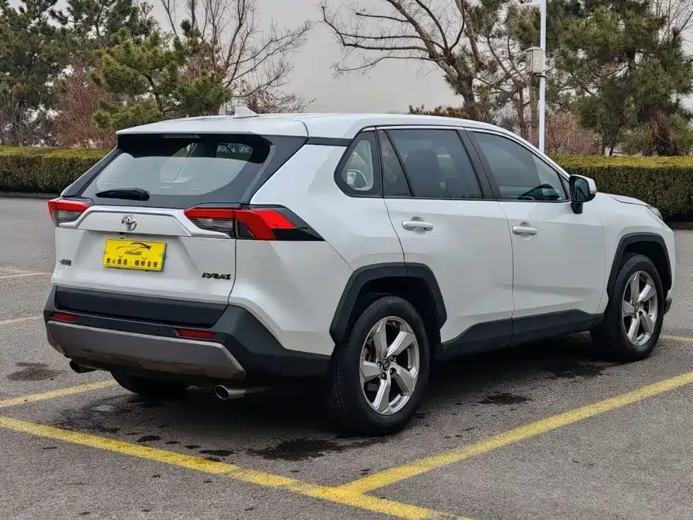 Toyota RAV4 2023 из CN, фото 8