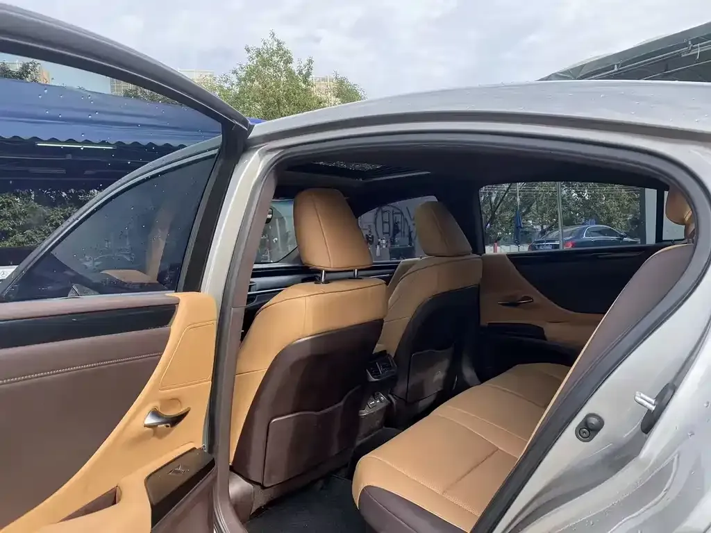 Lexus ES 2021 из CN, фото 2