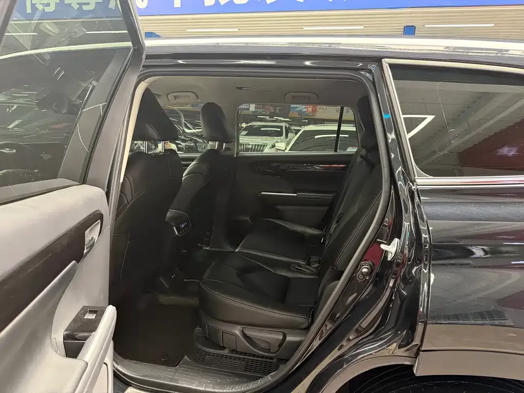 Toyota Highlander 2024 из CN, фото 2