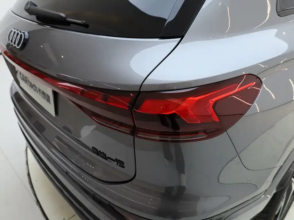 Audi Q6L e-tron — фото 1