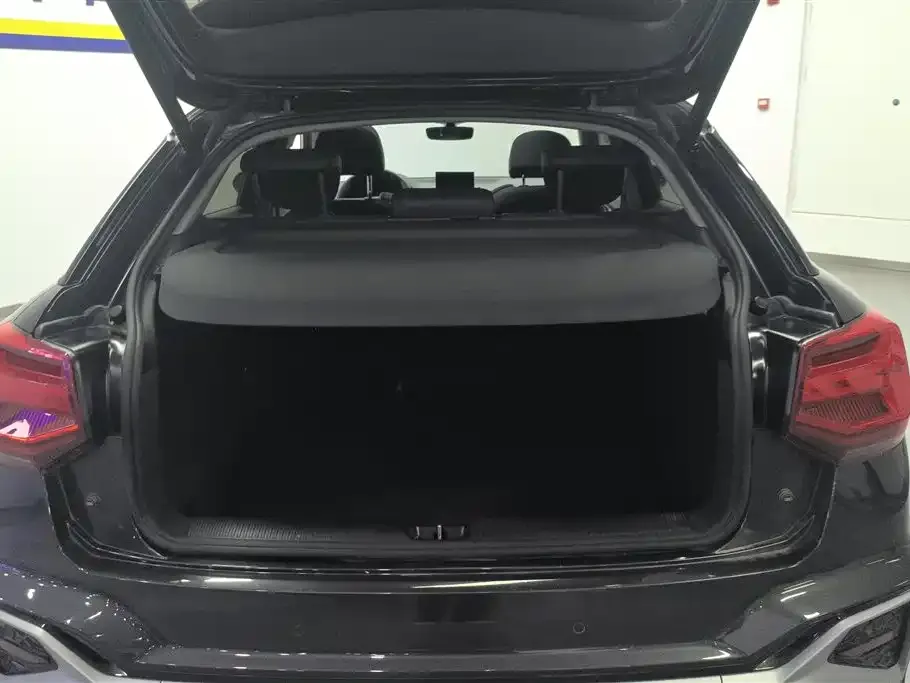 Audi Q2L 2023 из CN, фото 4