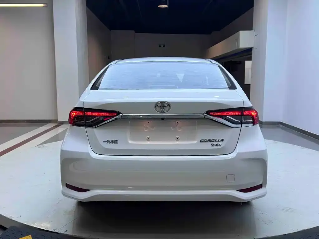 Toyota Corolla — фото 2