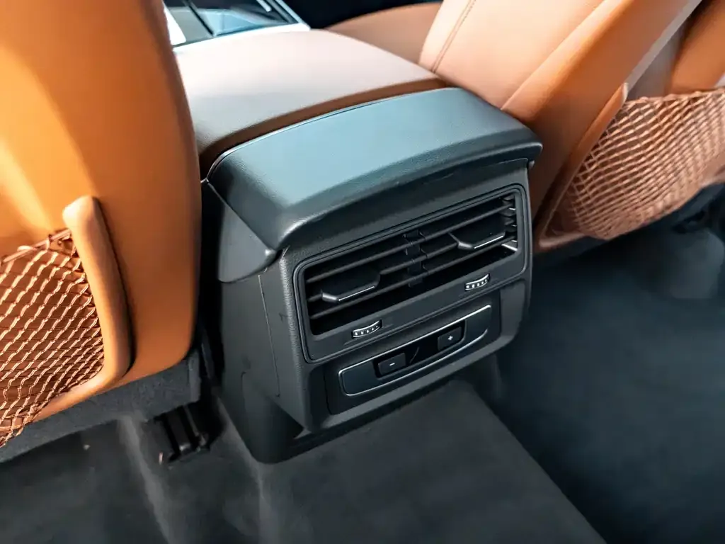 Audi Q7 2023 из CN, фото 3