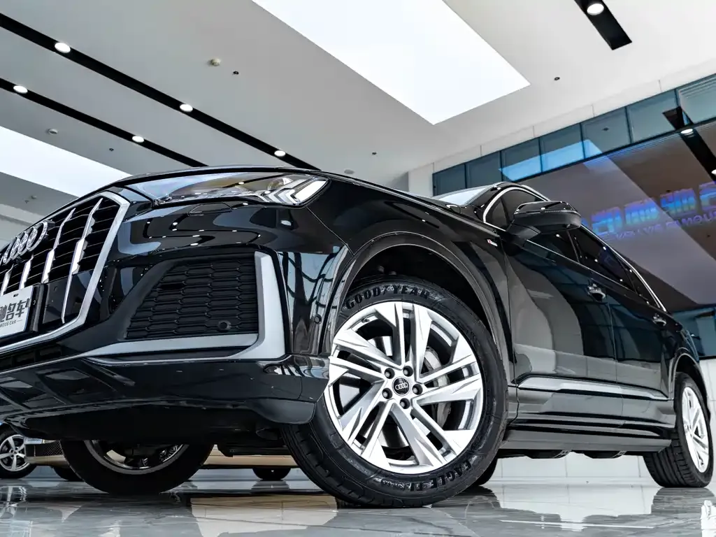 Audi Q7 2023 из CN, фото 8