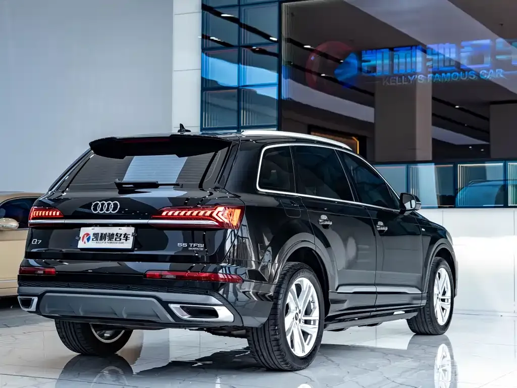 Audi Q7 2023 из CN, фото 4