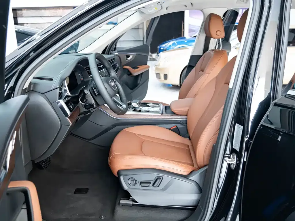 Audi Q7 2023 из CN, фото 5