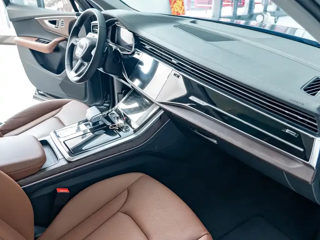 Audi Q7 2023 из CN, фото 6