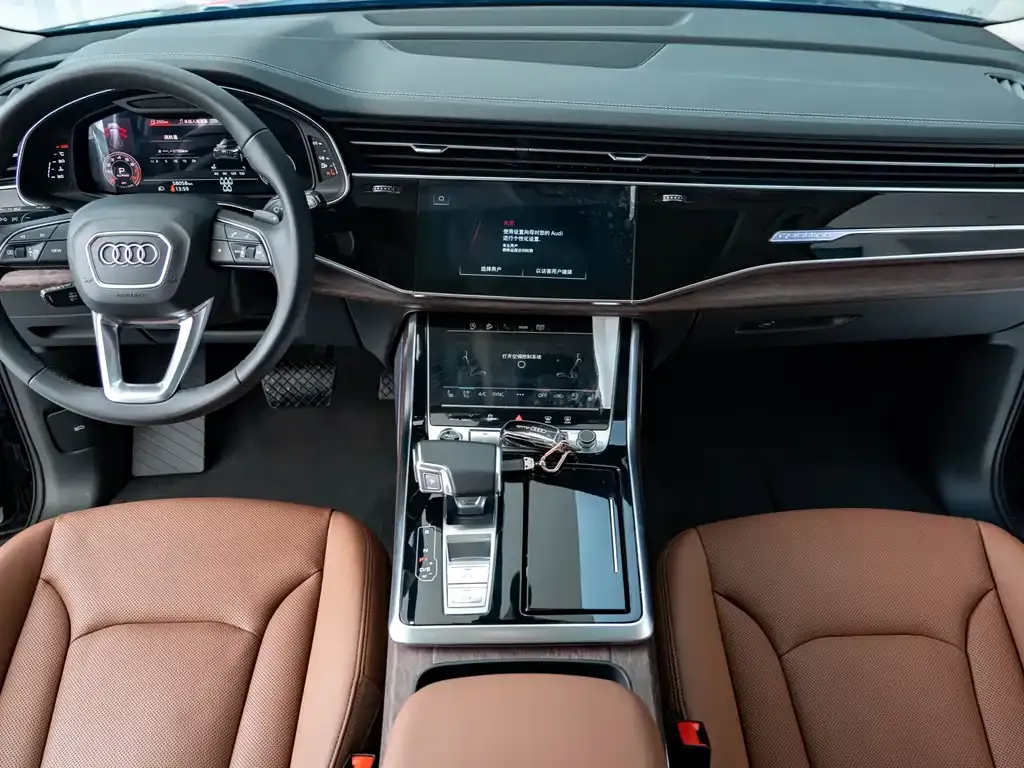Audi Q7 2023 из CN, фото 2