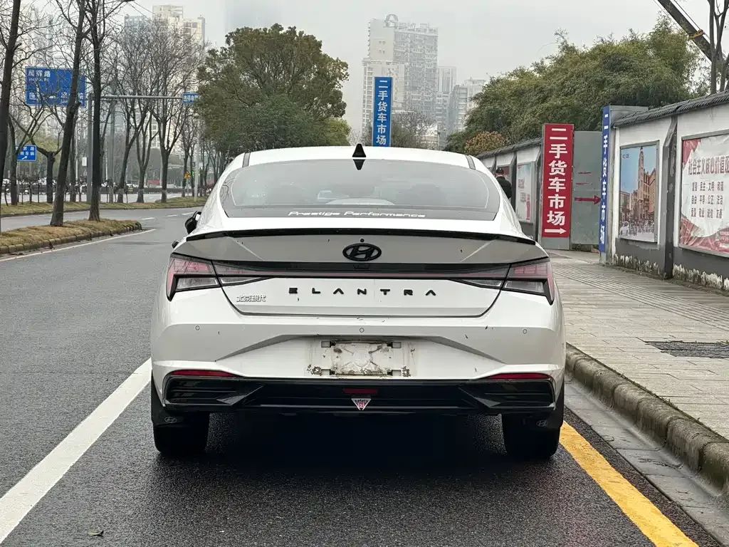 Hyundai Elantra — фото 2