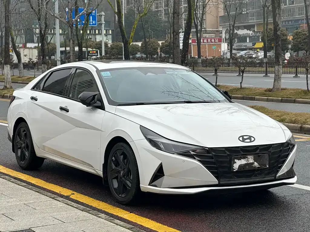 Hyundai Elantra — фото 10