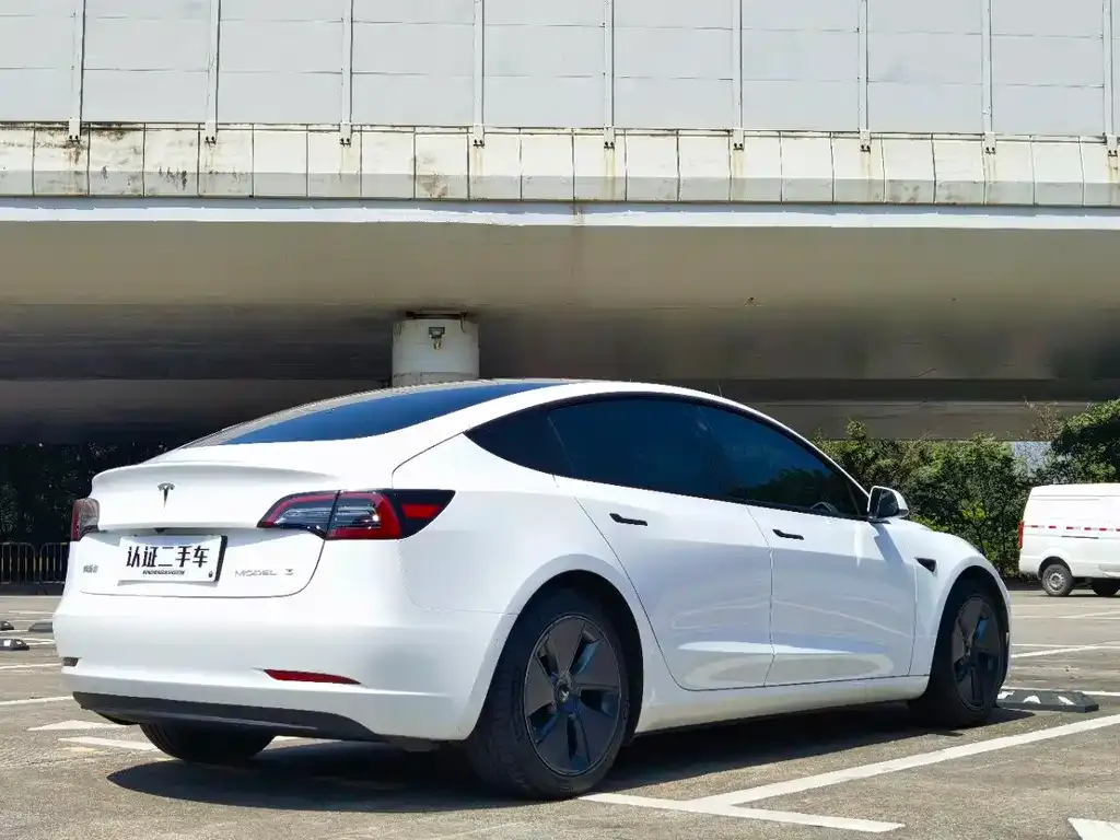 Tesla Model 3 — фото 6