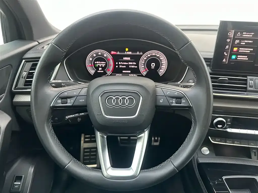 Audi Q5L — фото 10