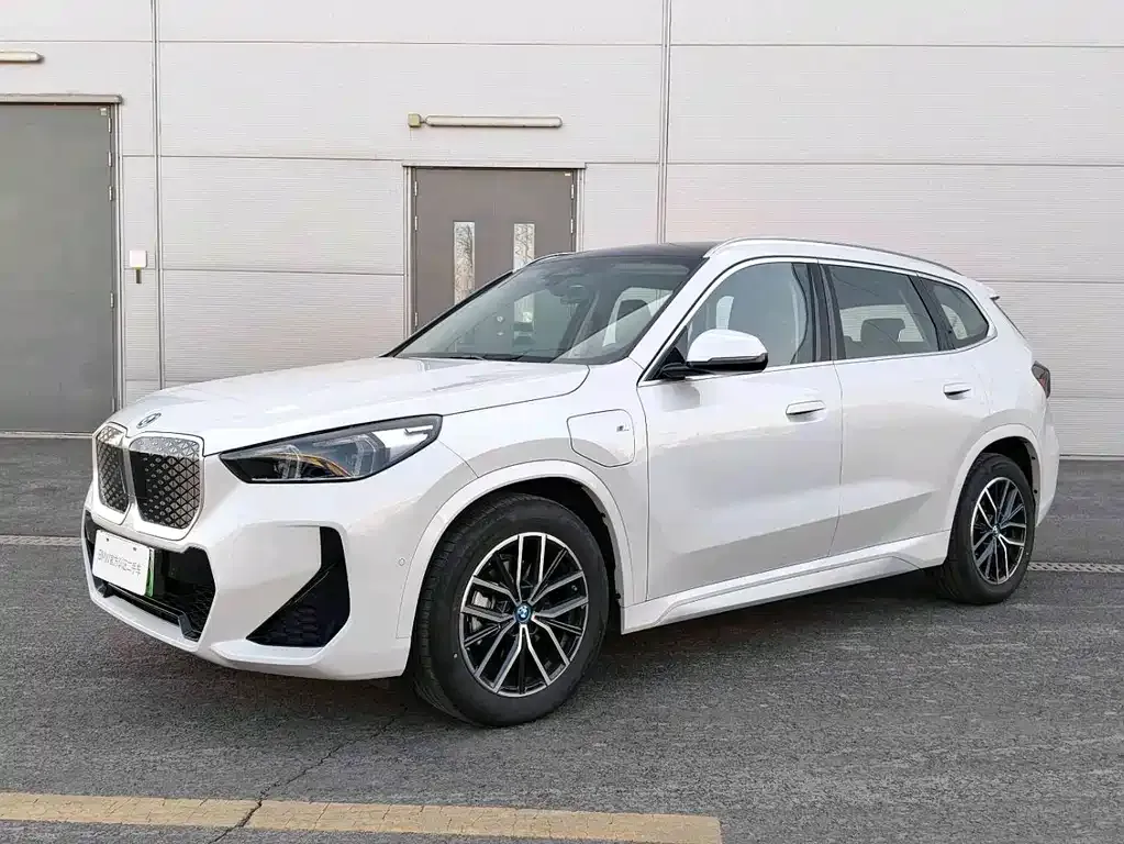 BMW iX1