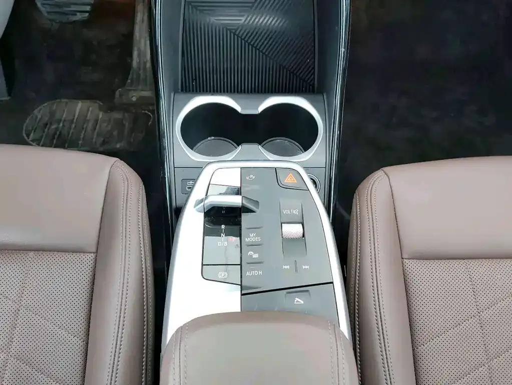 BMW iX1 2025 из CN, фото 4