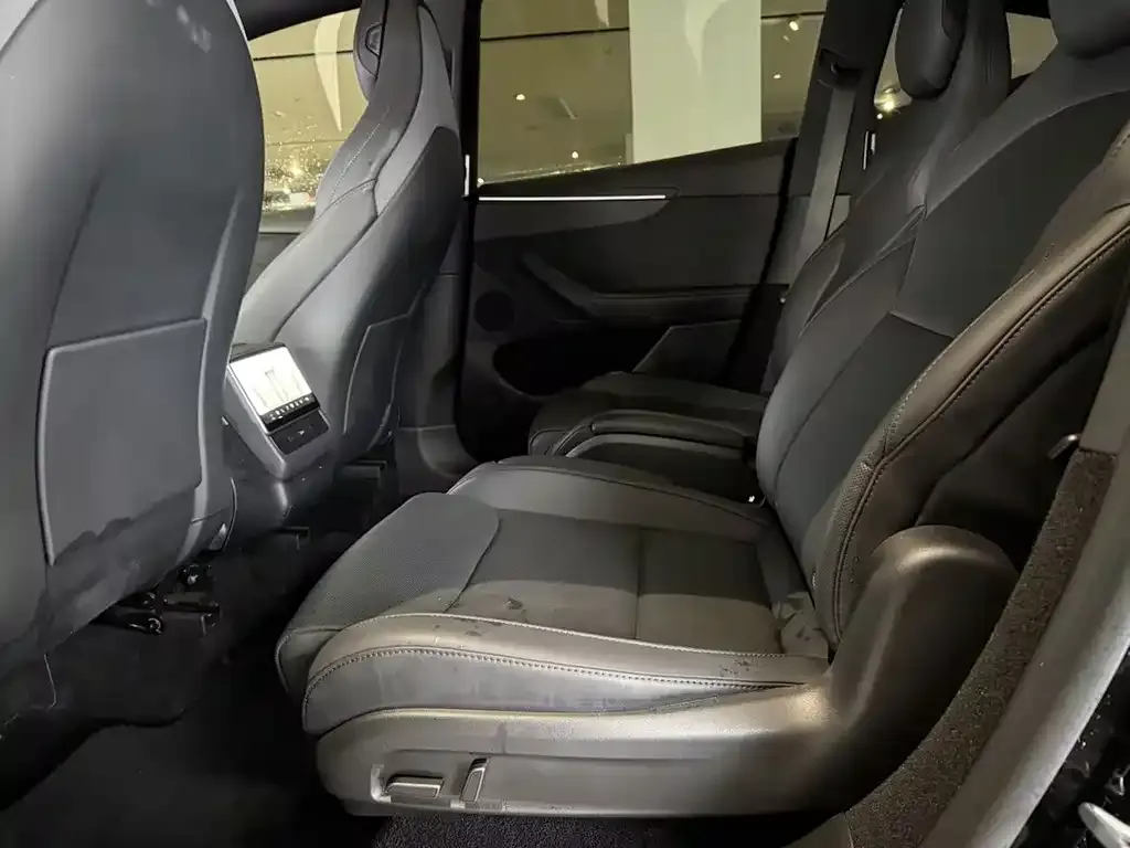 Tesla Model Y L — фото 2