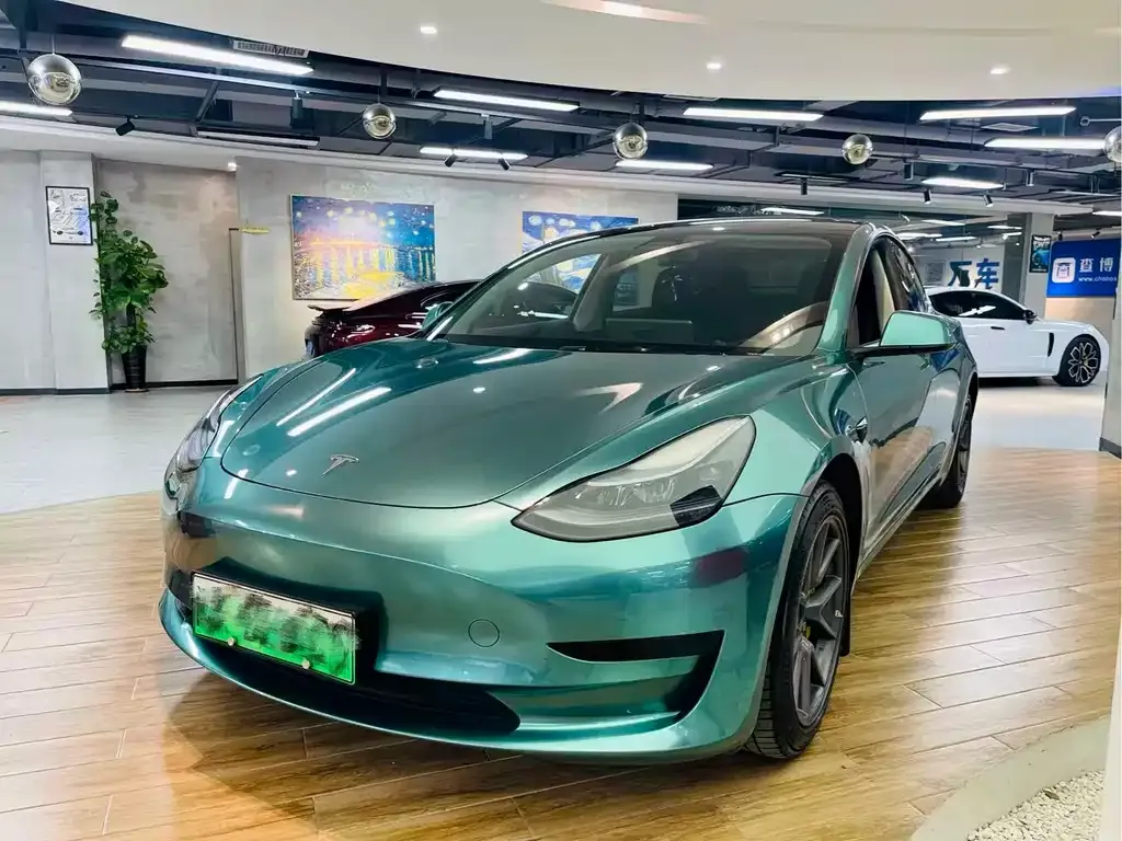 Tesla Model 3 — фото 1