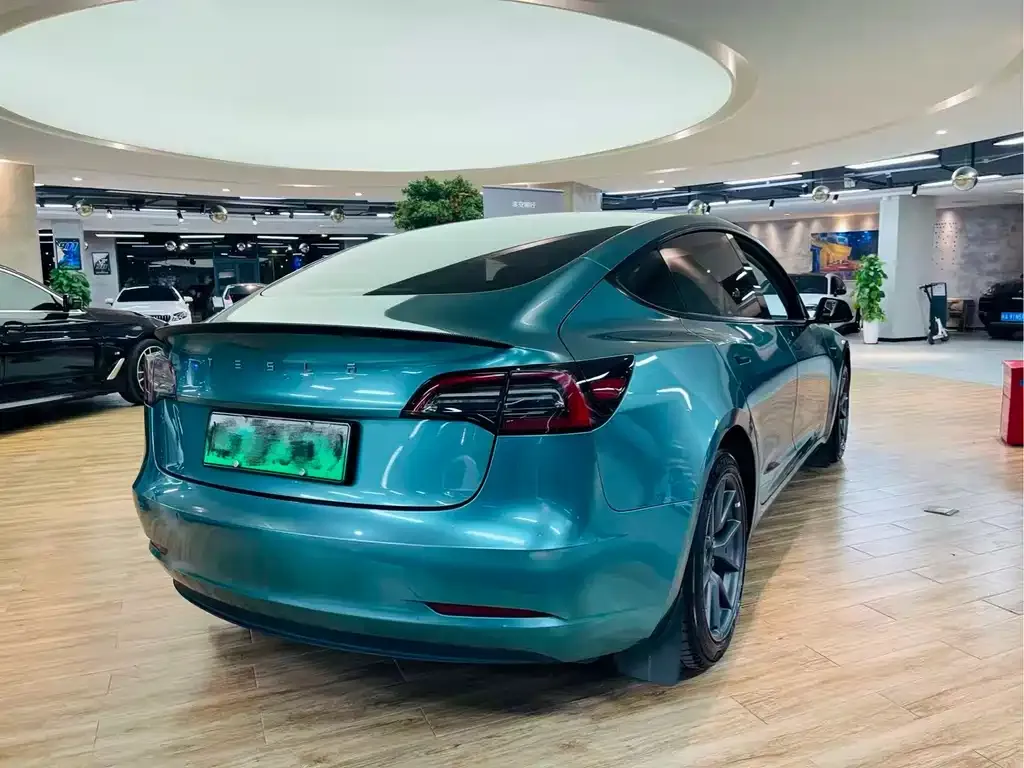 Tesla Model 3 — фото 6