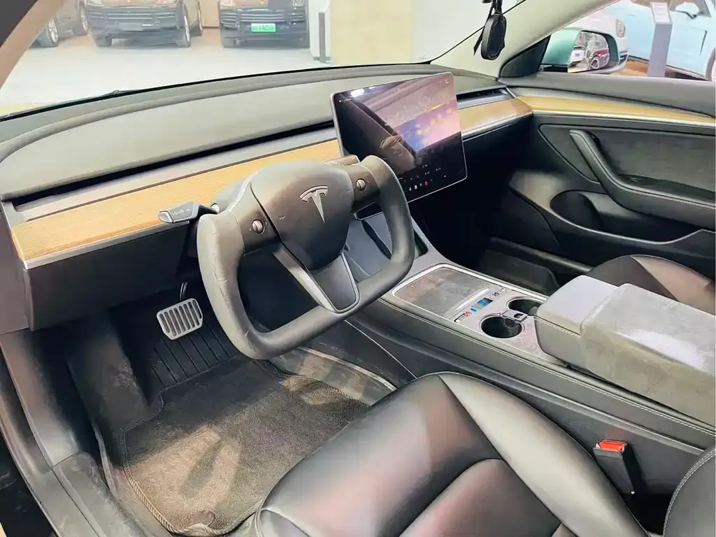 Tesla Model 3 — фото 3