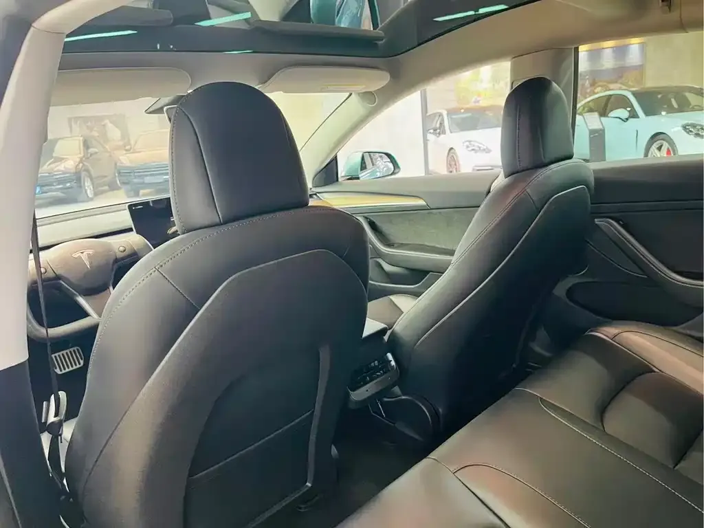Tesla Model 3 — фото 2