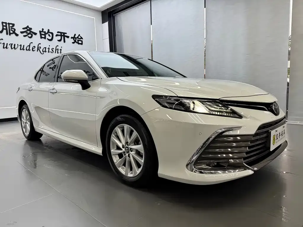 Toyota Camry — фото 10
