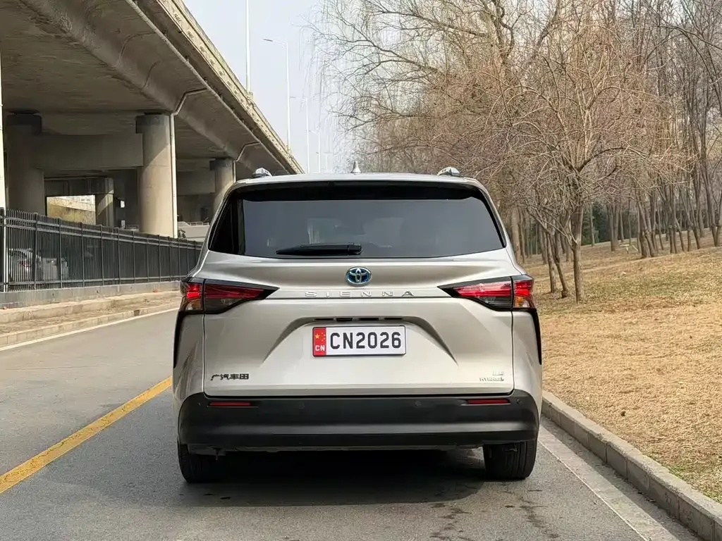Toyota Sienna 2023 из CN, фото 8