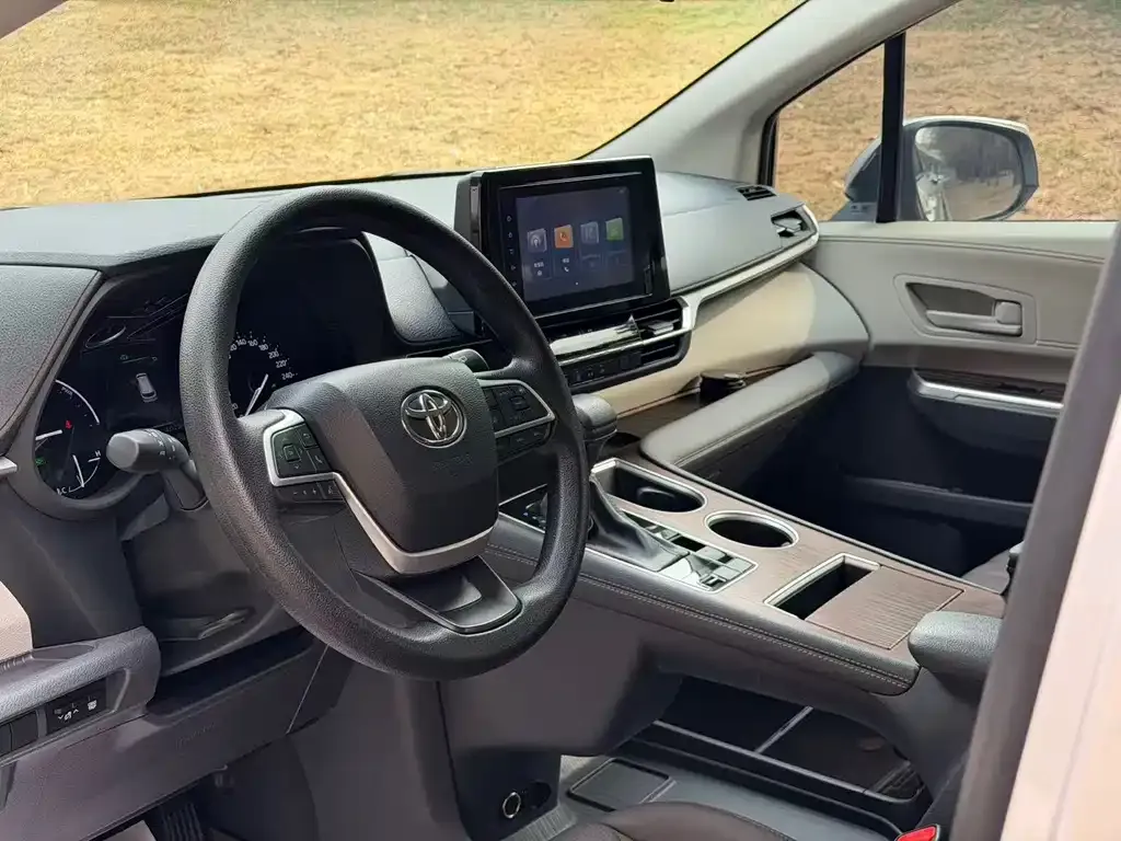 Toyota Sienna 2023 из CN, фото 5