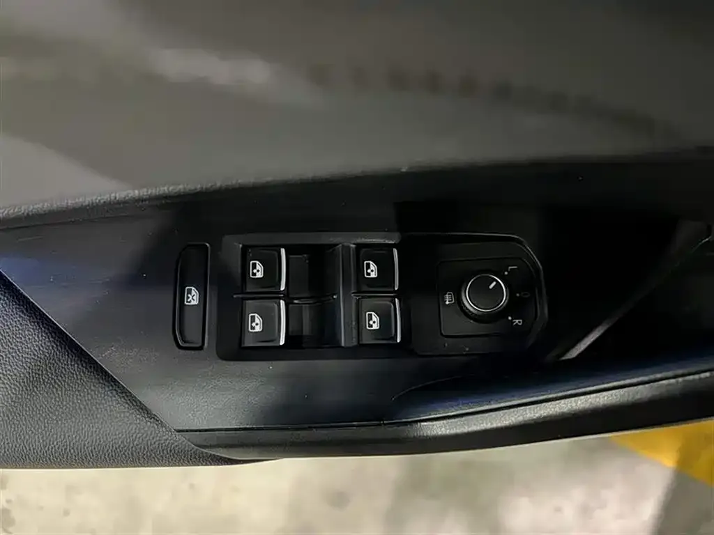 Volkswagen Sagitar 2023 из CN, фото 3