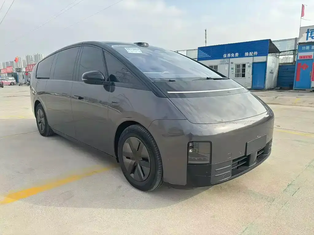 Li Auto MEGA — фото 1
