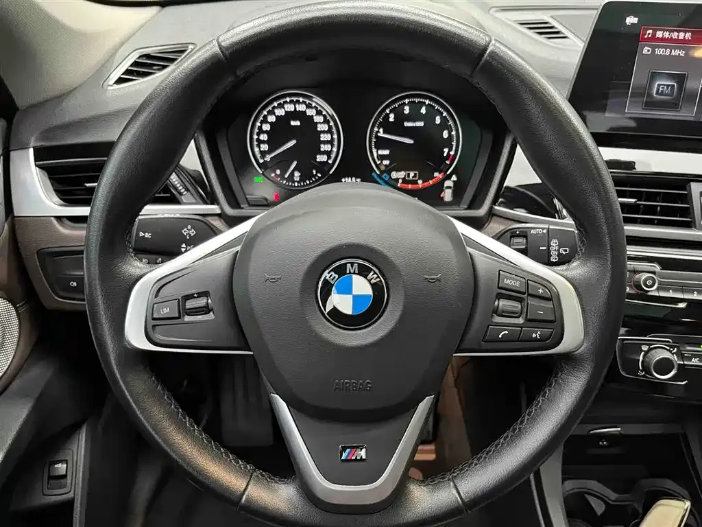 BMW X1 — фото 9